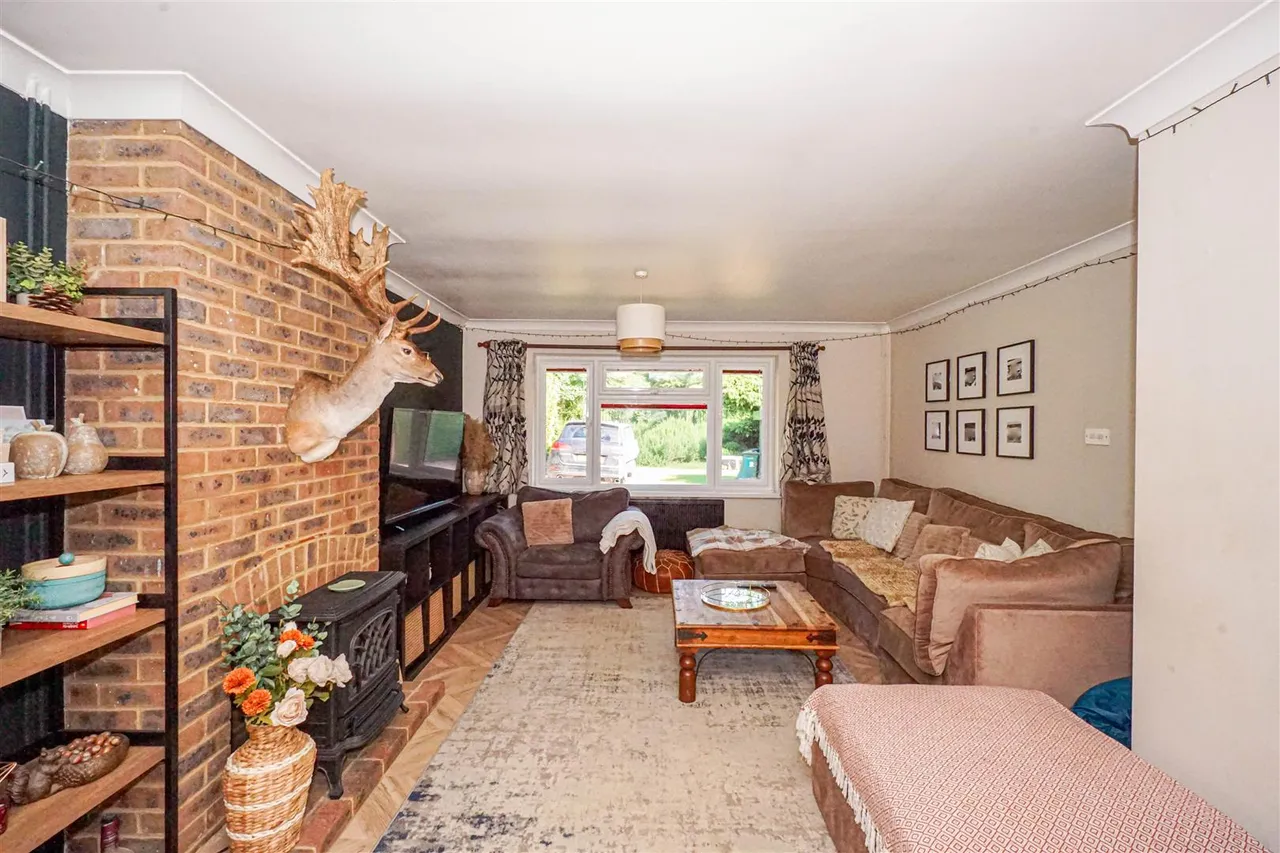 Beauharrow Road, St. Leonards-On-Sea, photo 23