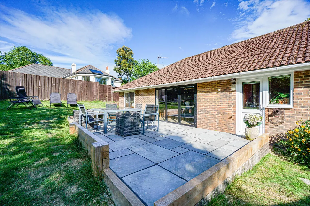 Beauharrow Road, St. Leonards-On-Sea, photo 25