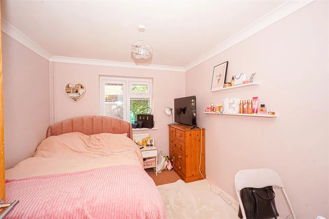 Beauharrow Road, St. Leonards-On-Sea, photo 13