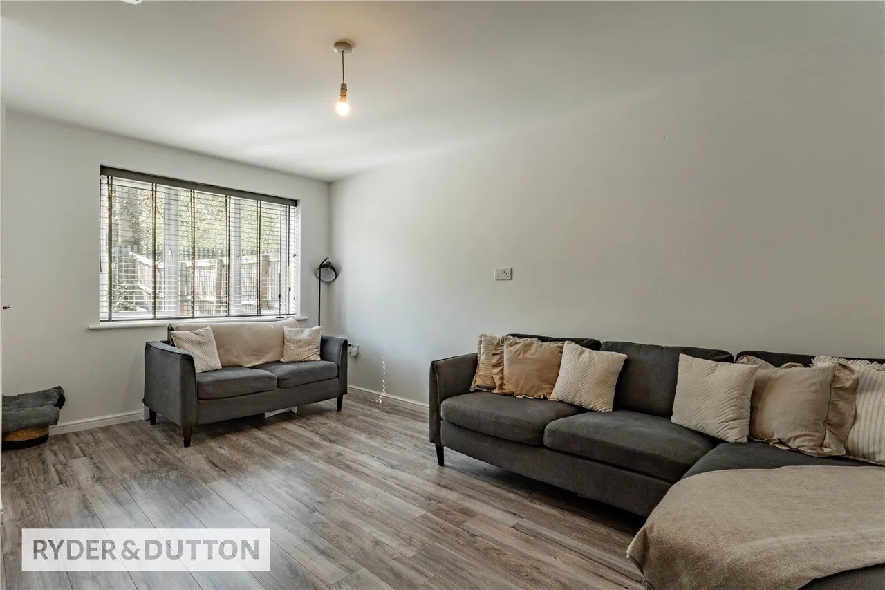 Salisbury Drive, Balderstone, OL11, photo 4