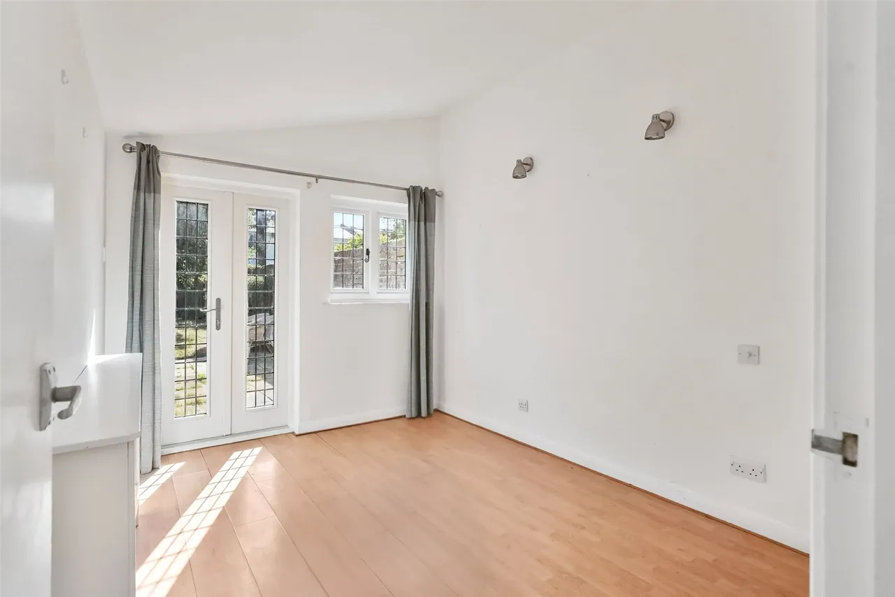 First Cross Road, Twickenham, TW2 5QA, photo 8
