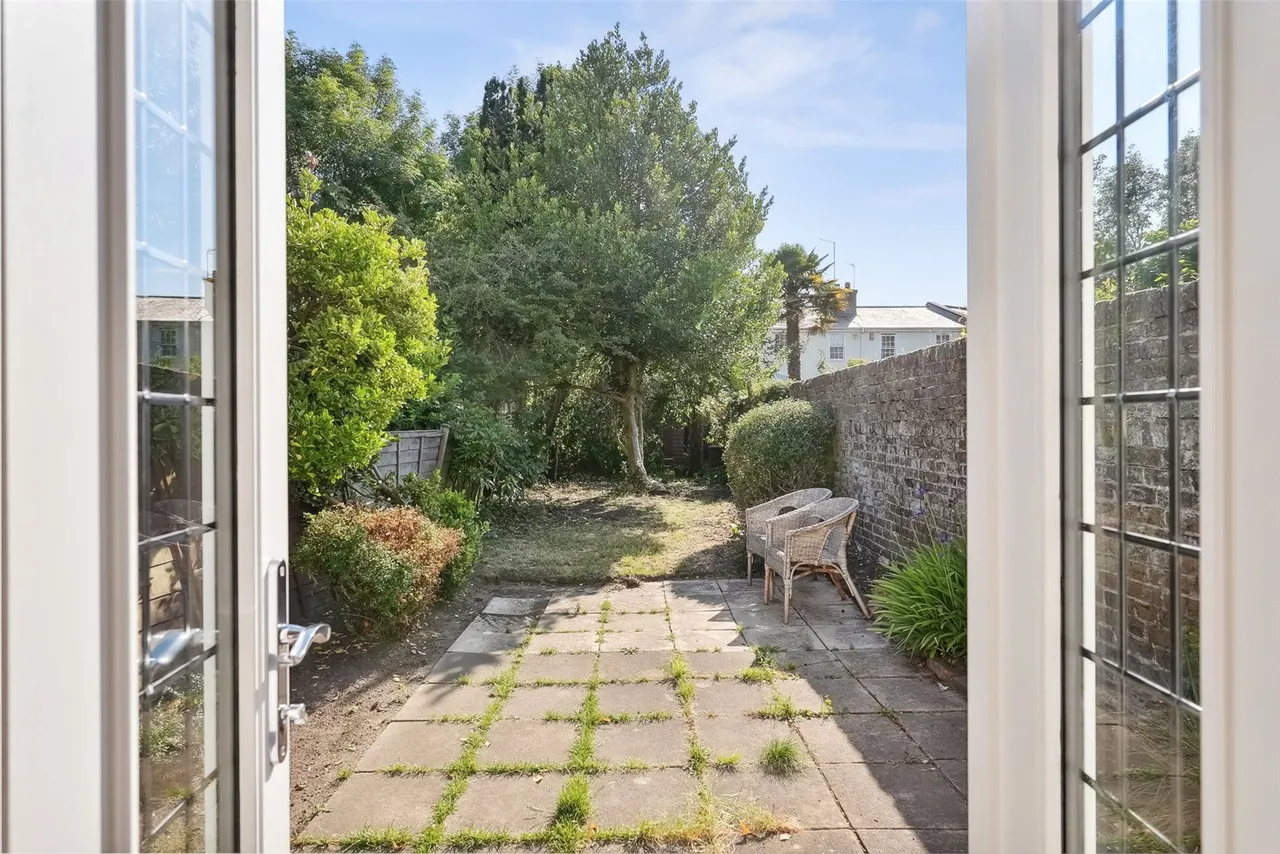 First Cross Road, Twickenham, TW2 5QA, photo 2