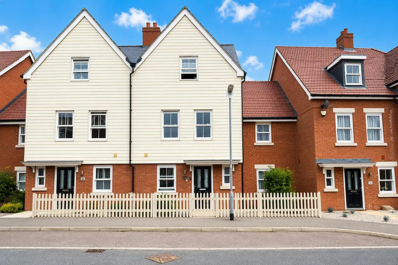 4 bed house to rent — Walker Mead, Biggleswade
