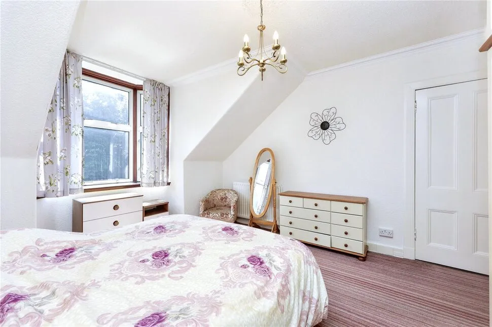 Pittencrieff Street, Dunfermline, KY12, photo 25