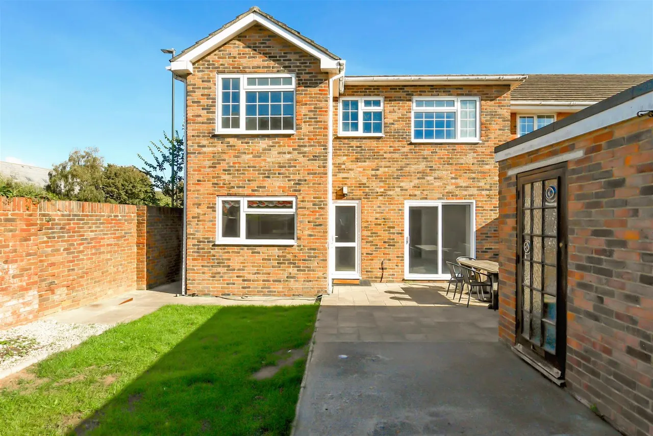 Cornfield Close, Littlehampton, photo 16