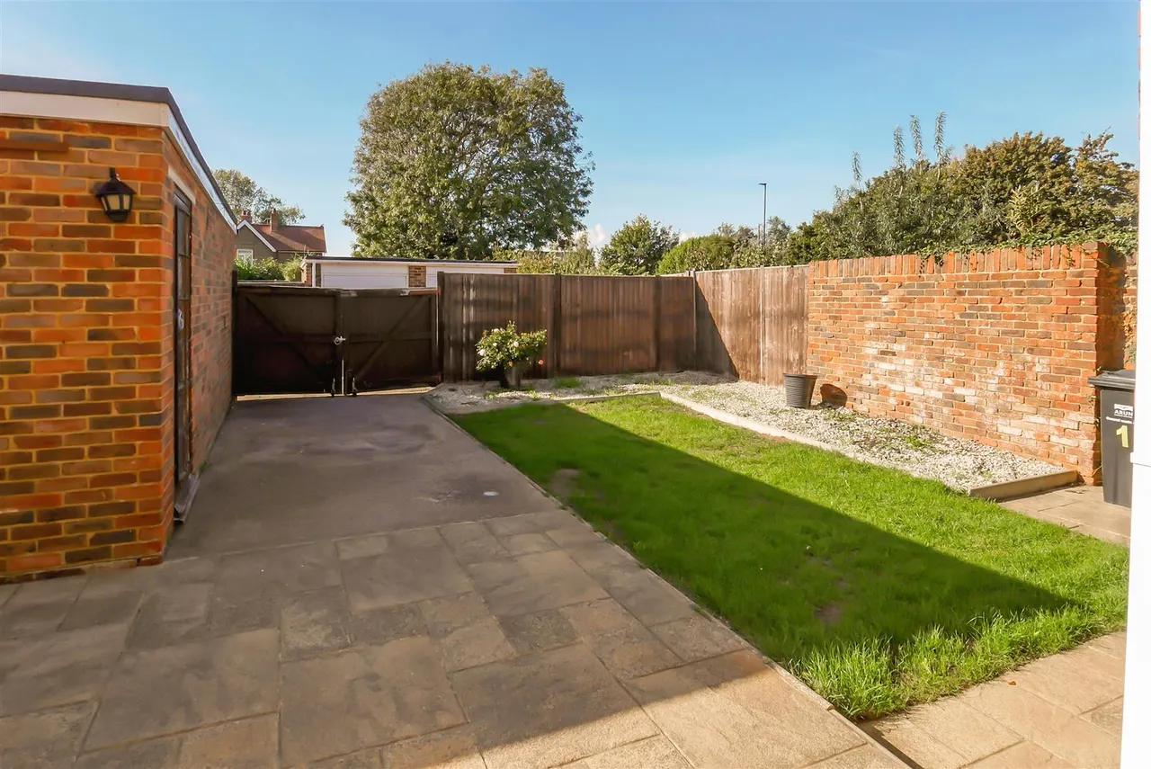 Cornfield Close, Littlehampton, photo 15
