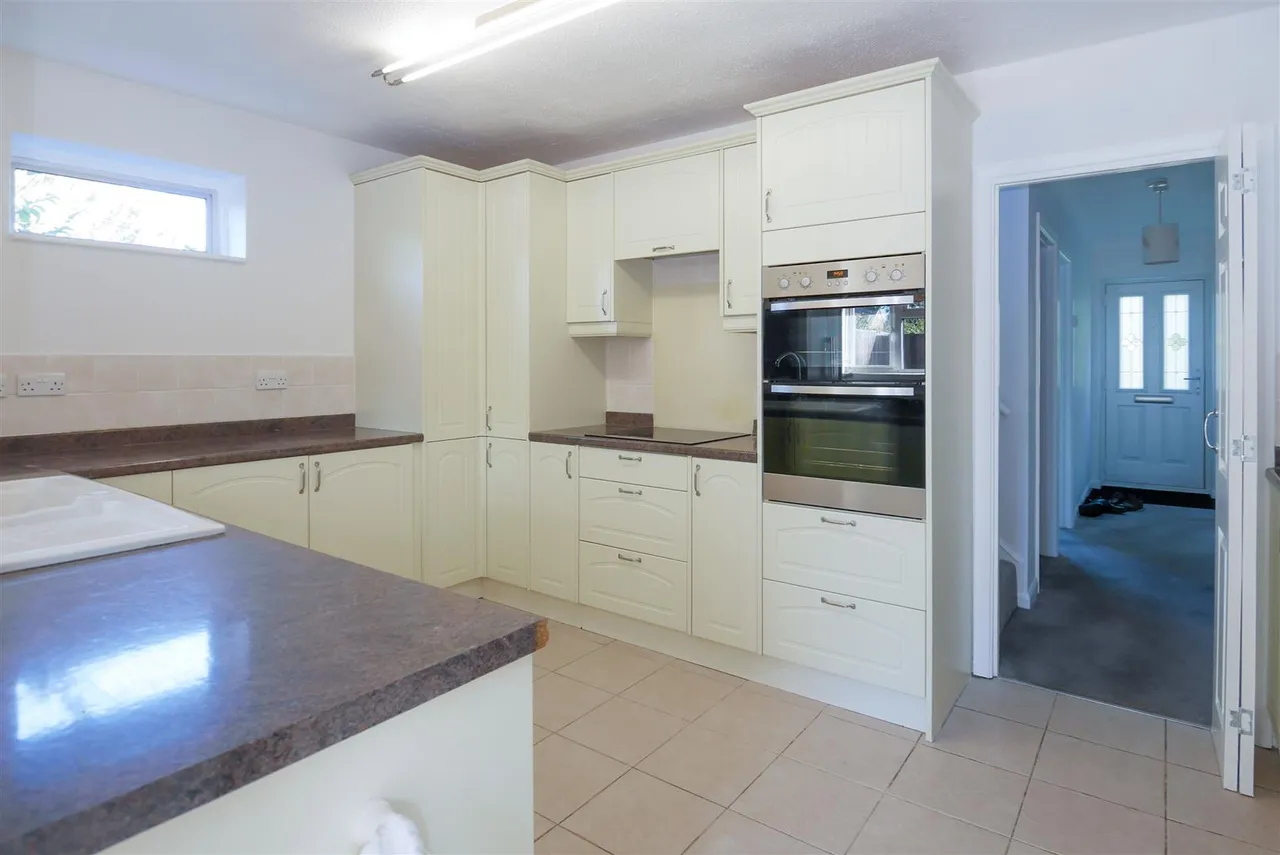 Cornfield Close, Littlehampton, photo 5