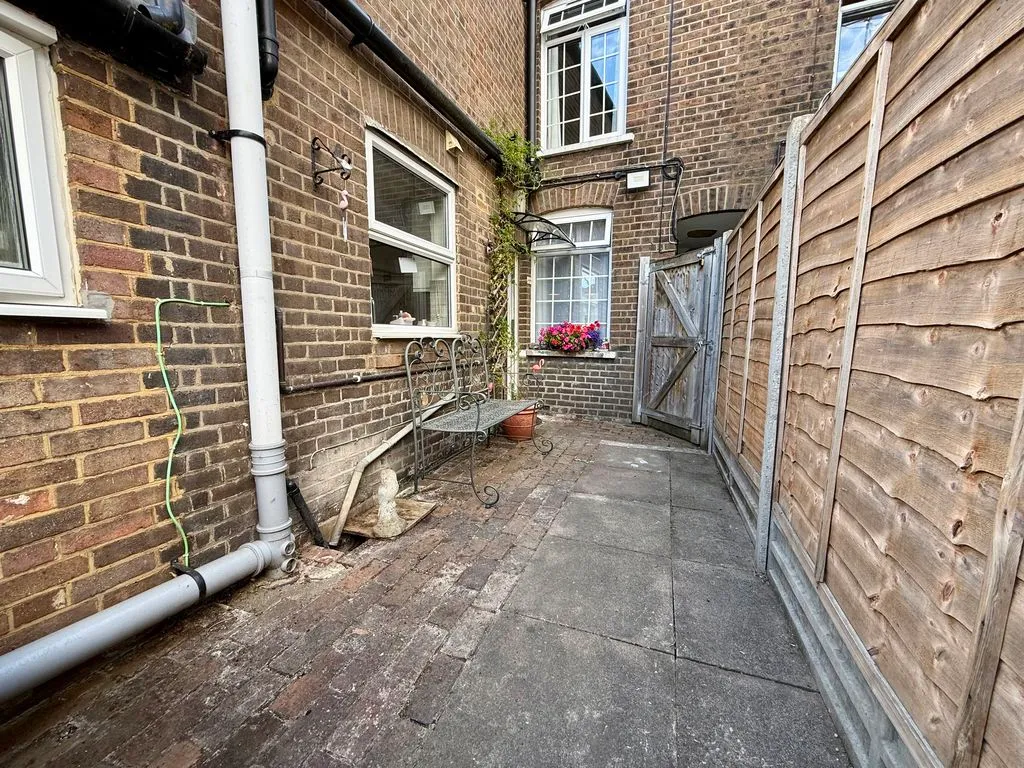 Church Road, Slip End LU1 4BJ, photo 17
