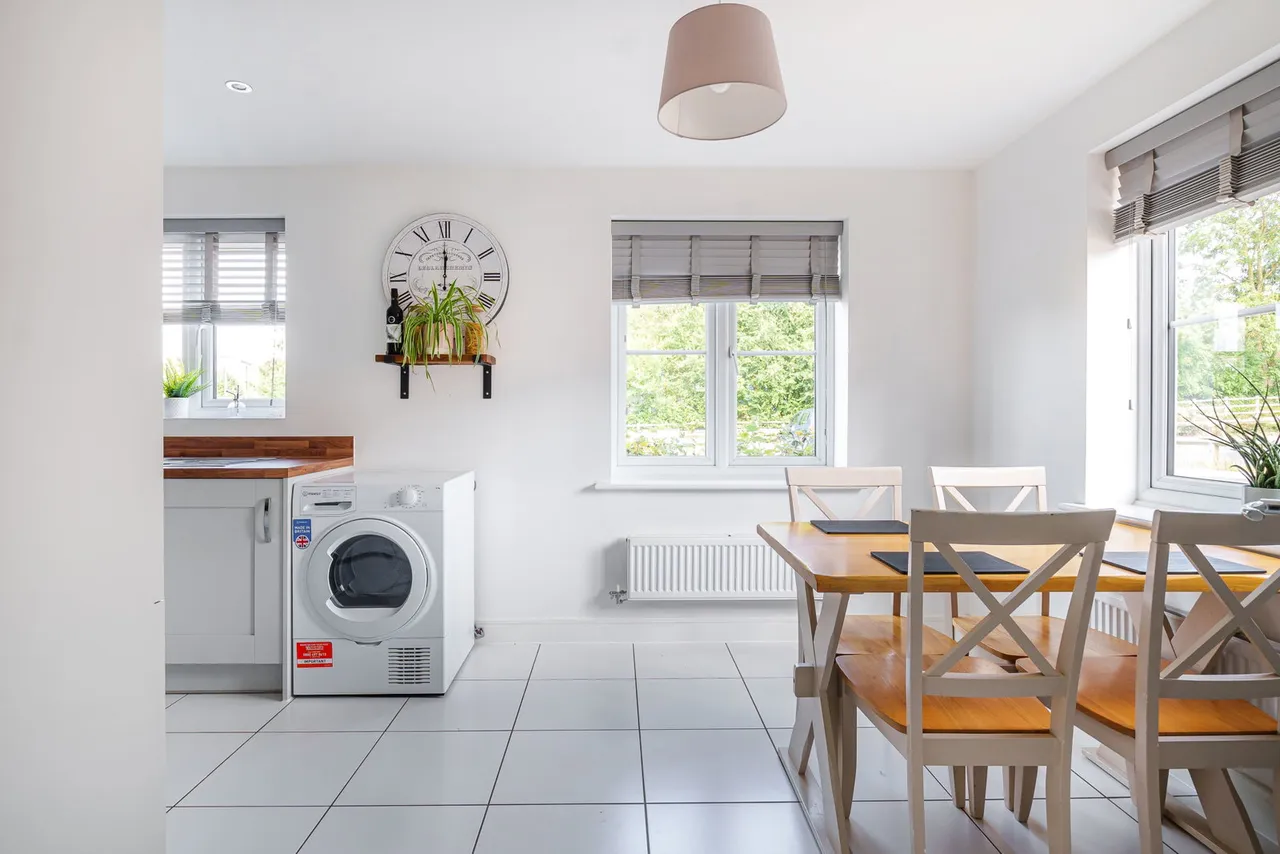 Babington Close, Bowerhill, Melksham, photo 5