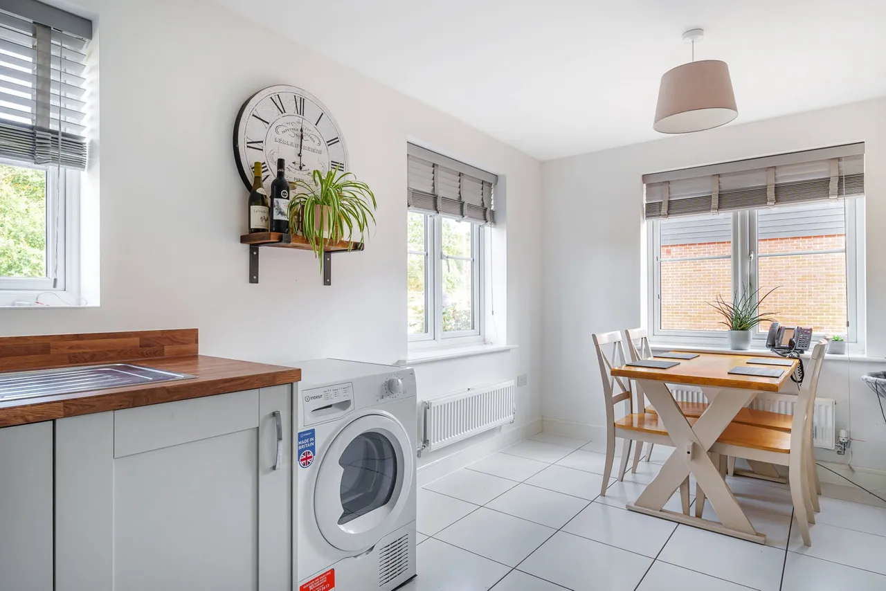 Babington Close, Bowerhill, Melksham, photo 4