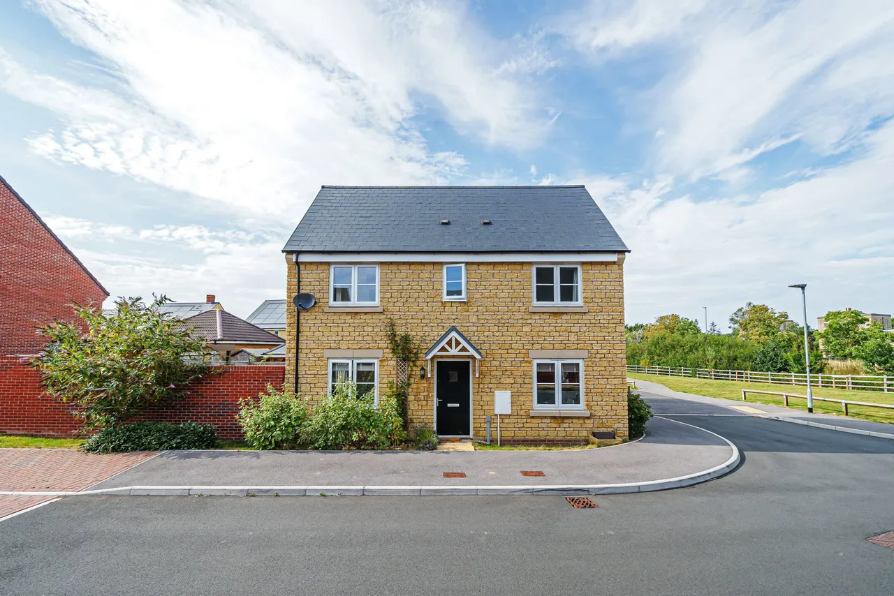 3 bed house for sale — Babington Close, Bowerhill, Melksham