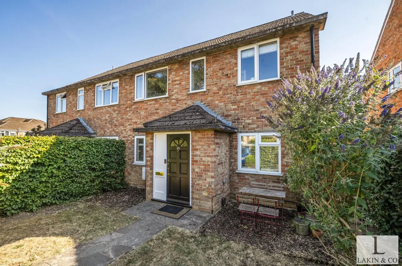 2 bed flat for sale — Gilmore Close, Ickenham, UB10 8DX