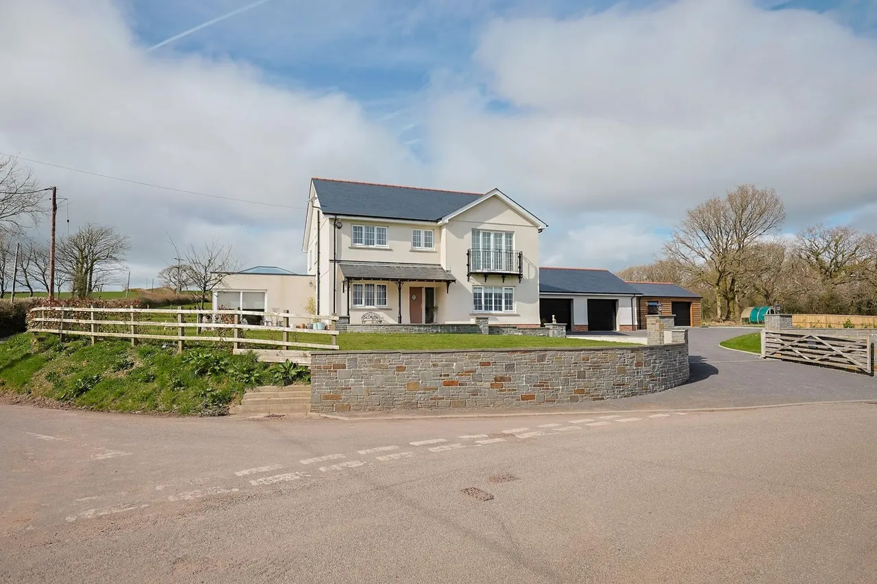 Pedrheol, Llanddarog, SA32, photo 43