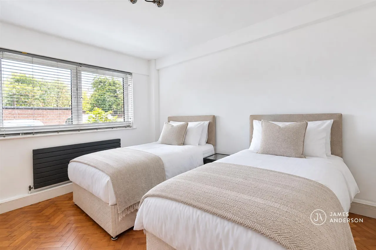 Upper Richmond Road, London, SW15, photo 6