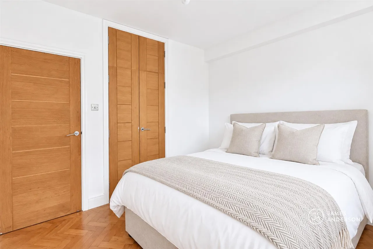 Upper Richmond Road, London, SW15, photo 10
