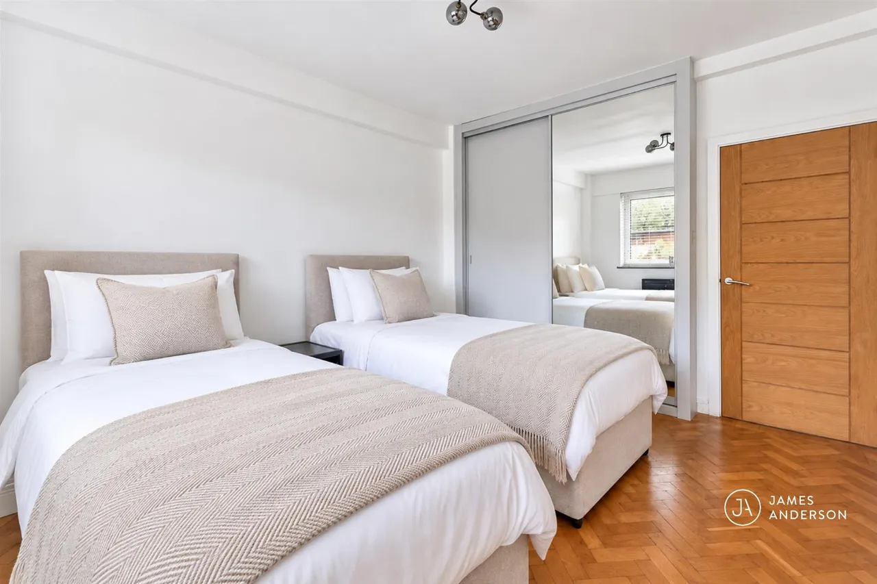 Upper Richmond Road, London, SW15, photo 7