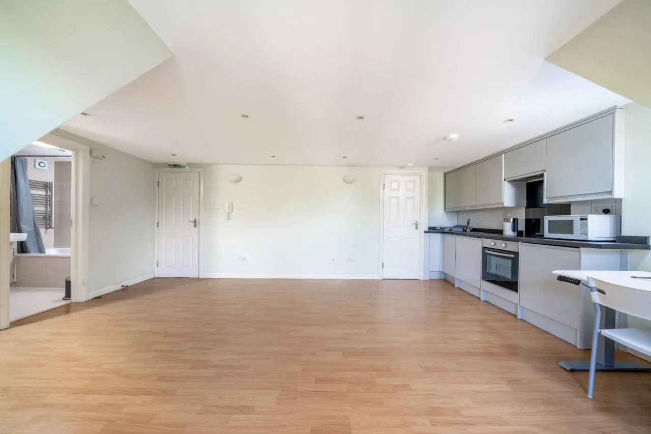 Chatsworth Road, London, NW2, photo 12