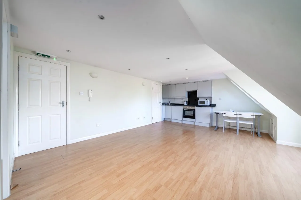 Chatsworth Road, London, NW2, photo 7