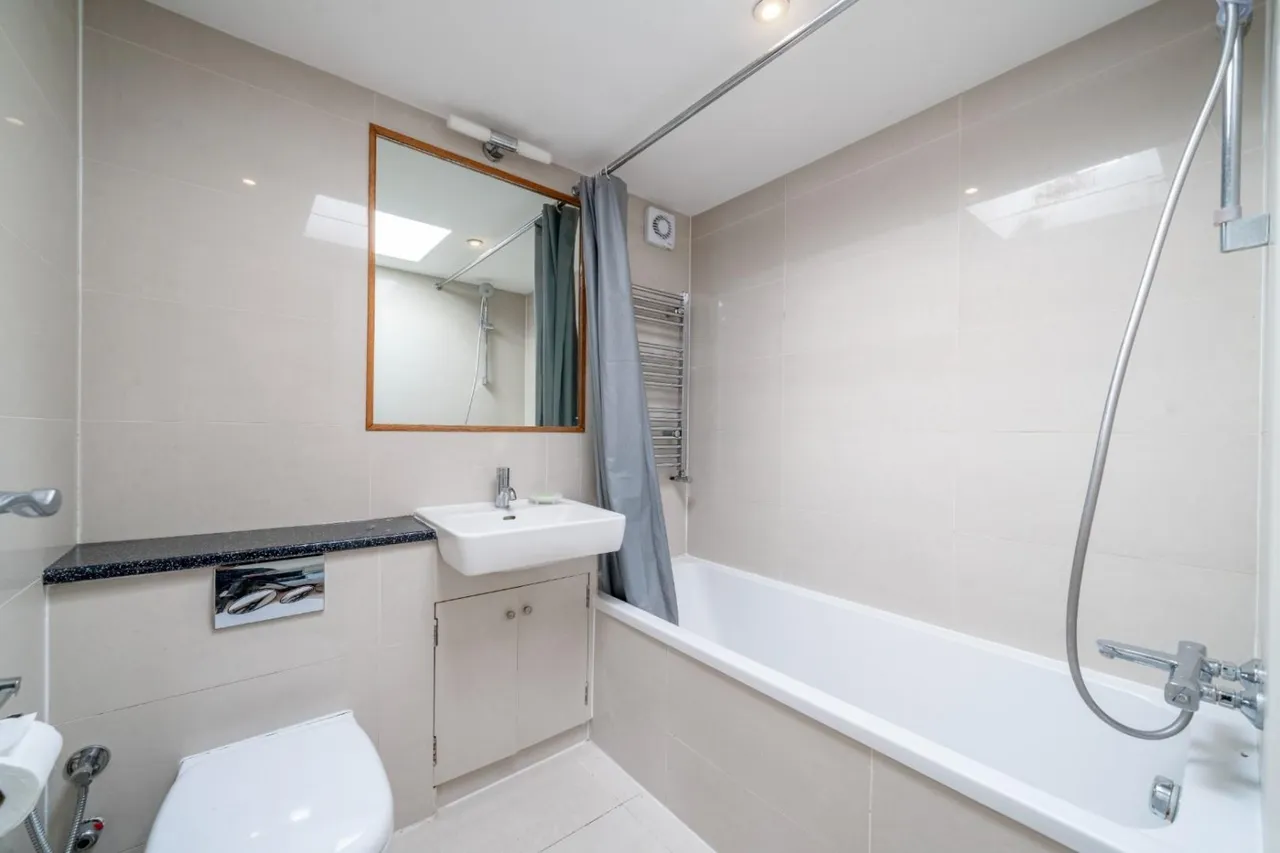 Chatsworth Road, London, NW2, photo 13
