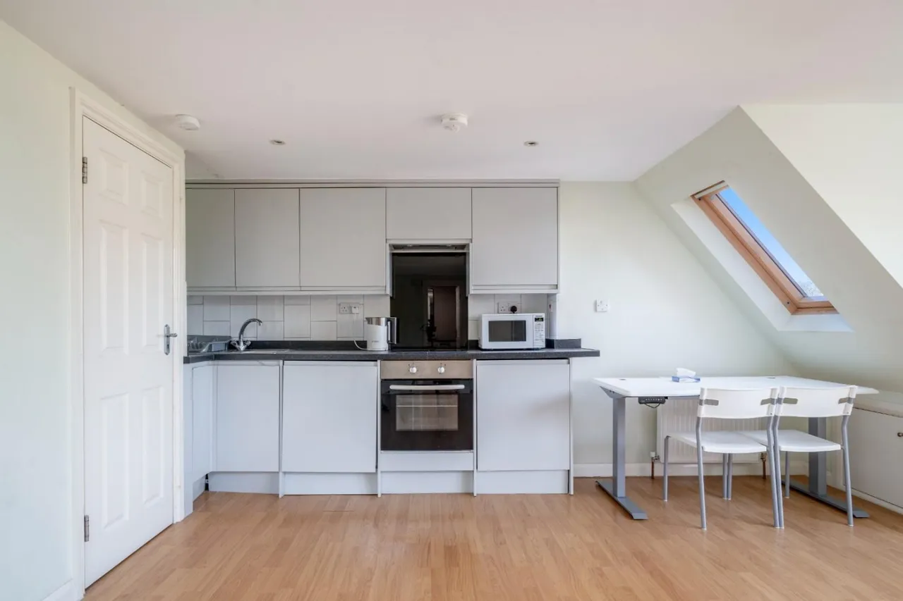 Chatsworth Road, London, NW2, photo 9