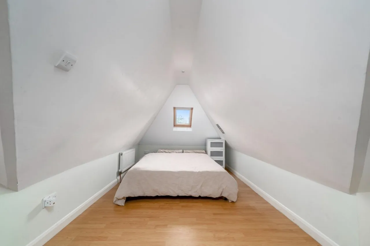 Chatsworth Road, London, NW2, photo 6