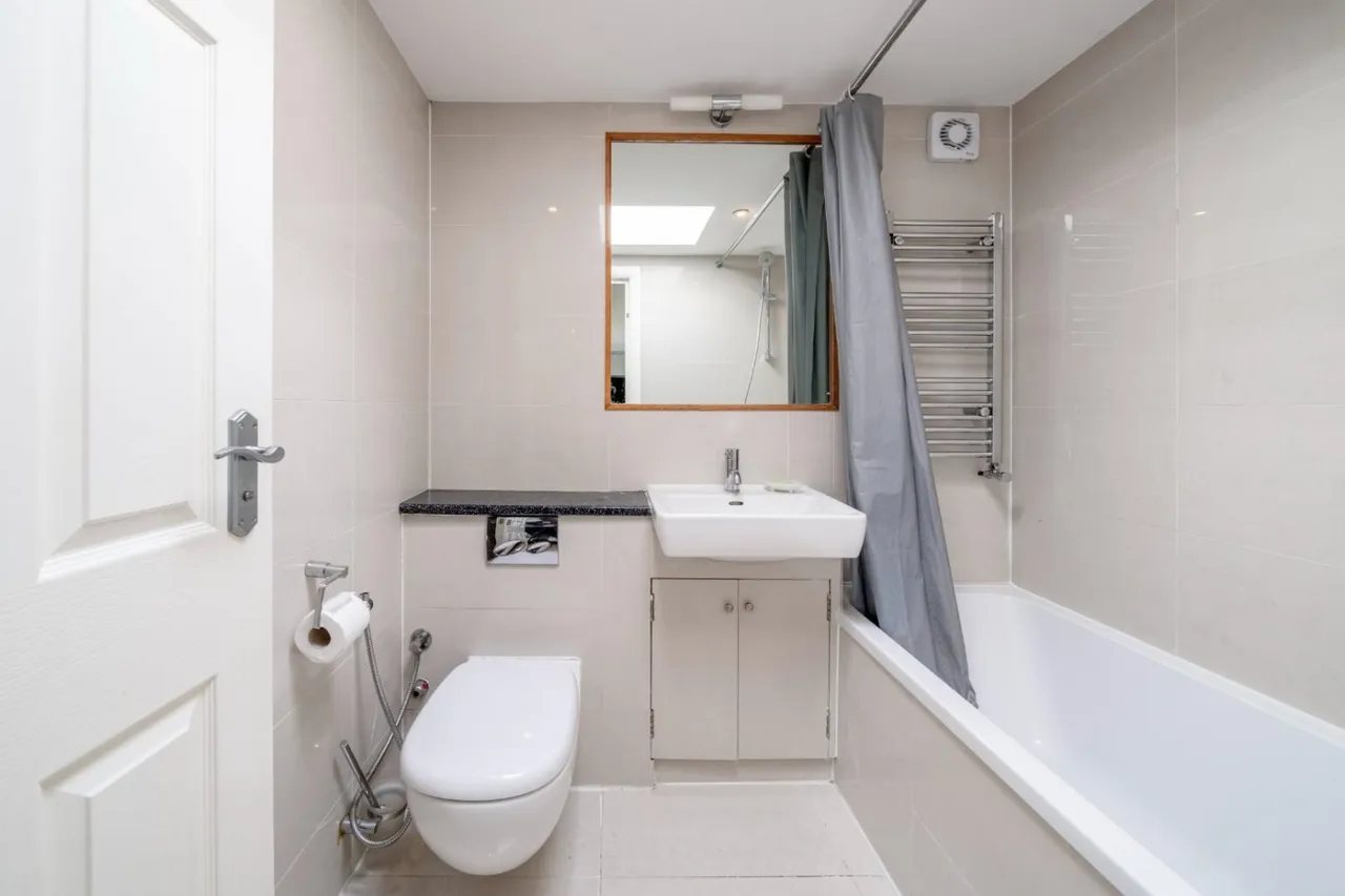 Chatsworth Road, London, NW2, photo 14
