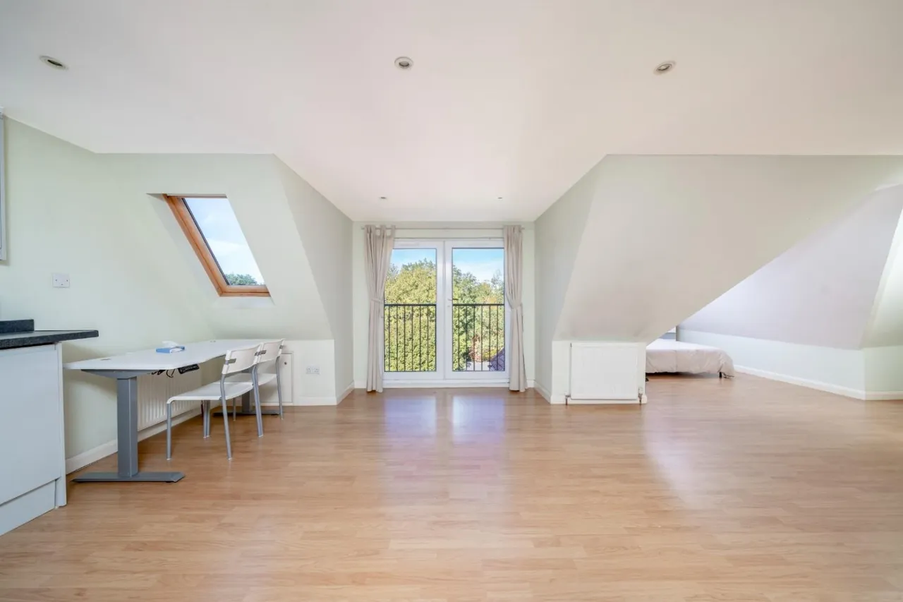 Chatsworth Road, London, NW2, photo 2