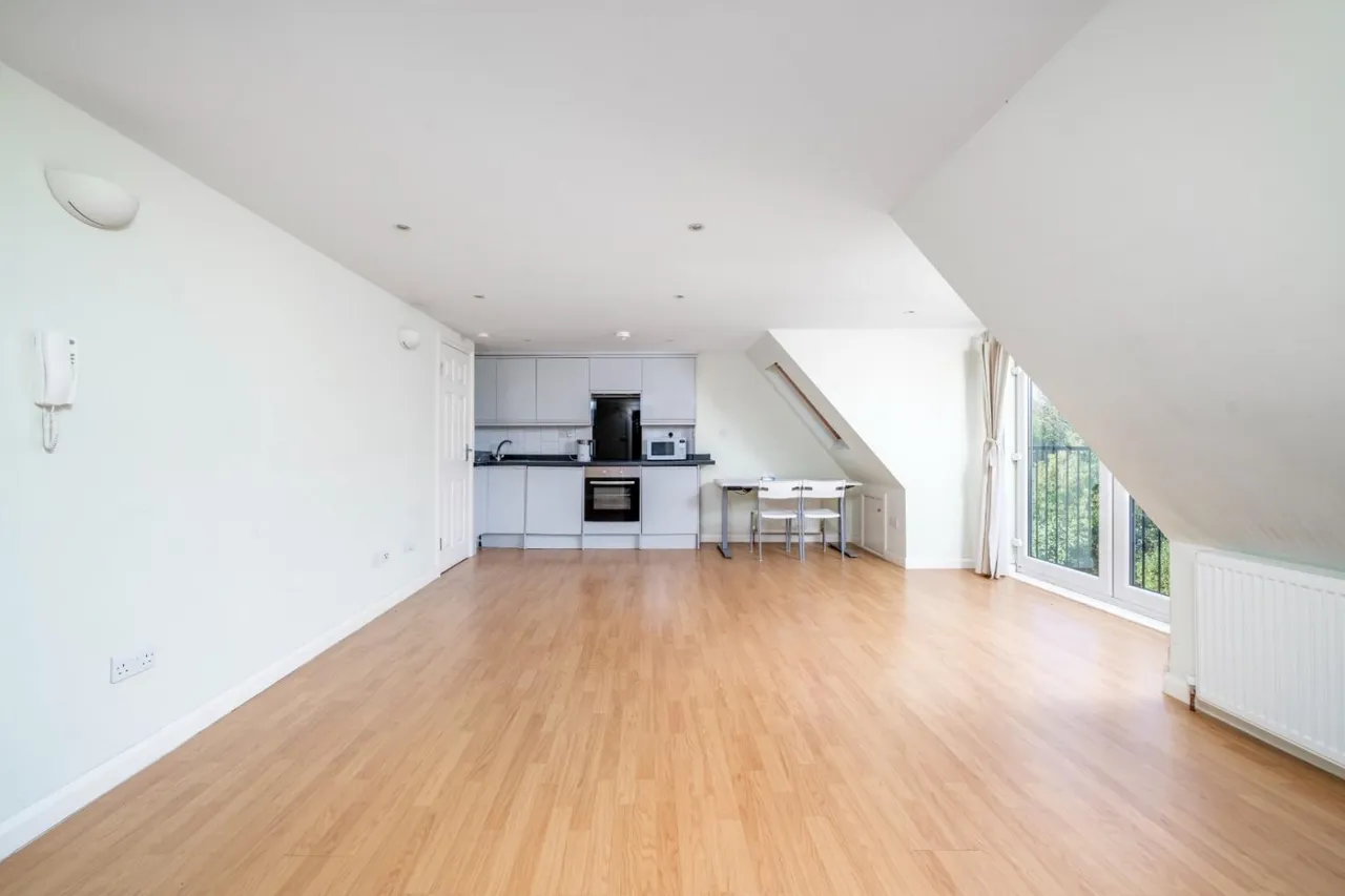 Chatsworth Road, London, NW2, photo 8