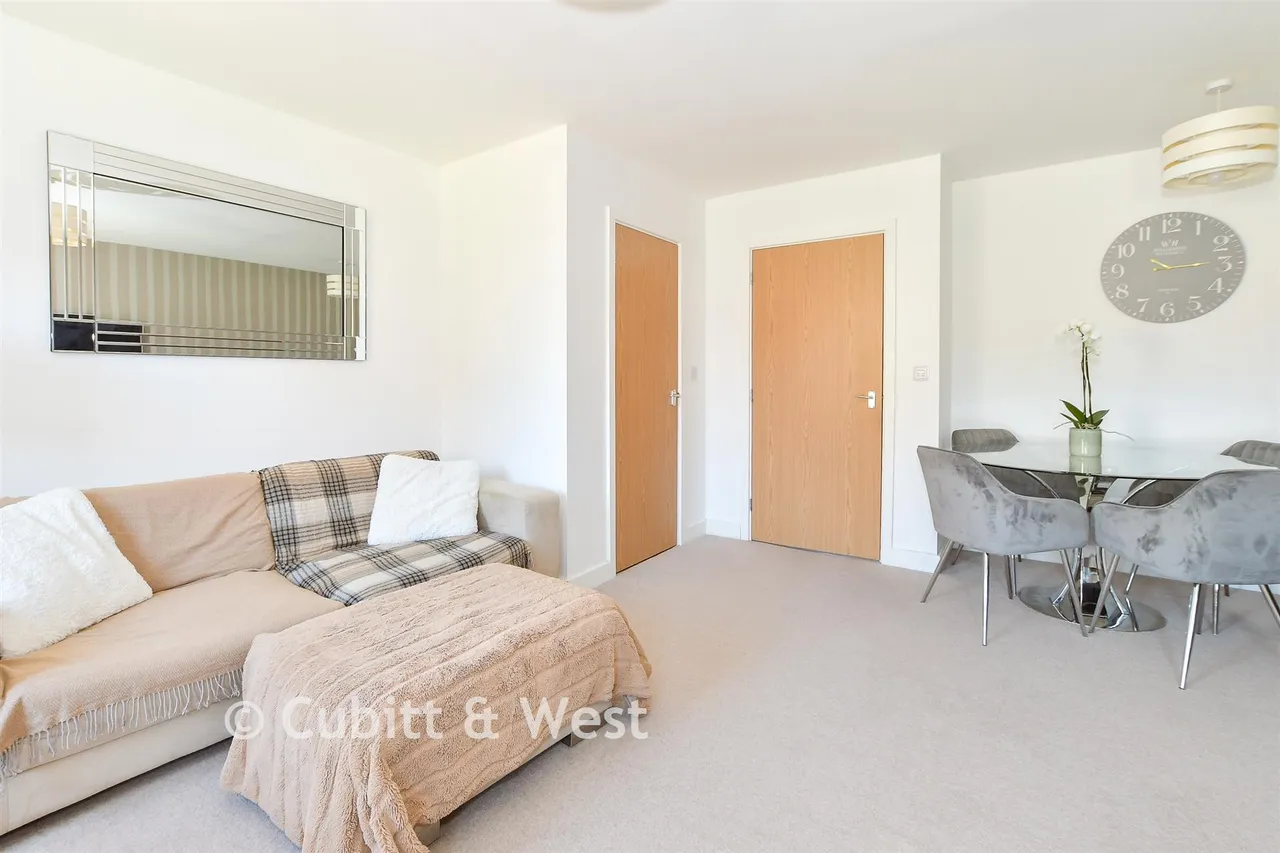 Hawking Drive, Cranleigh, GU6, photo 4
