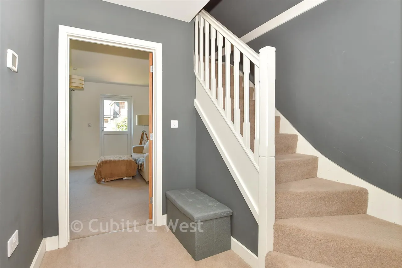 Hawking Drive, Cranleigh, GU6, photo 8