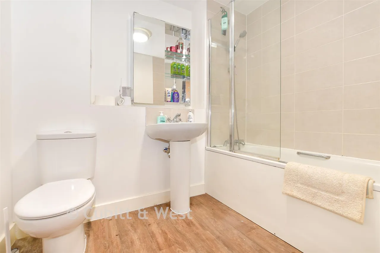 Hawking Drive, Cranleigh, GU6, photo 7