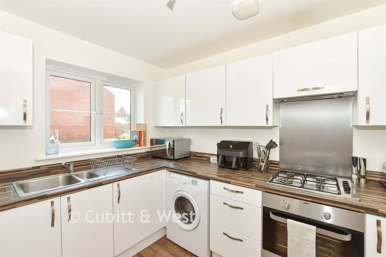 Hawking Drive, Cranleigh, GU6, photo 3