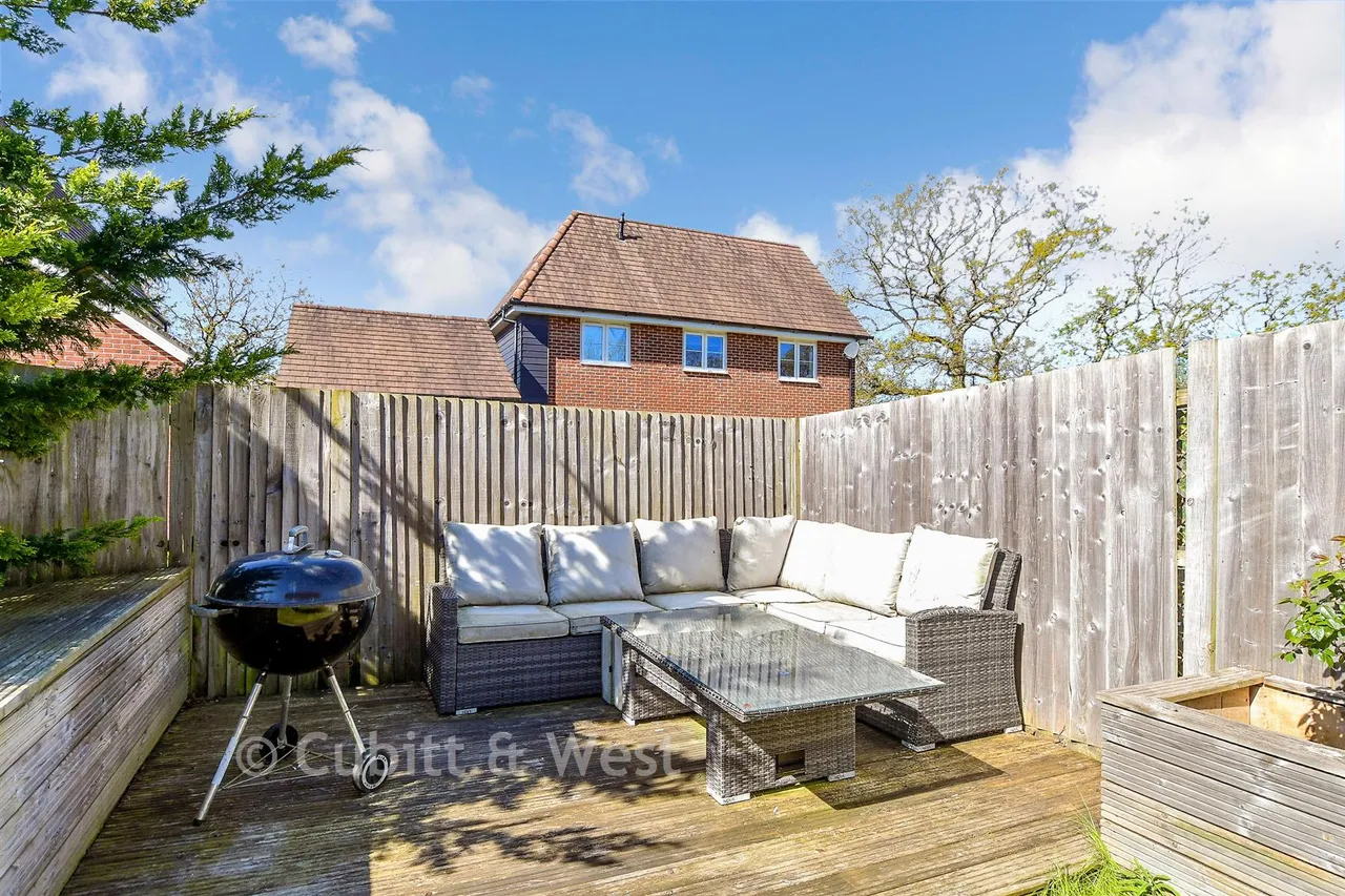 Hawking Drive, Cranleigh, GU6, photo 5