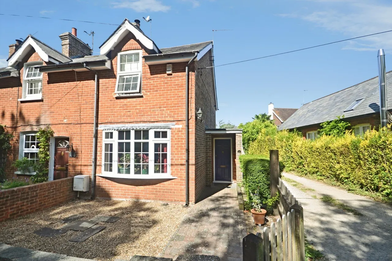 2 bed house for sale, Ifield Road, Charlwood, RH6