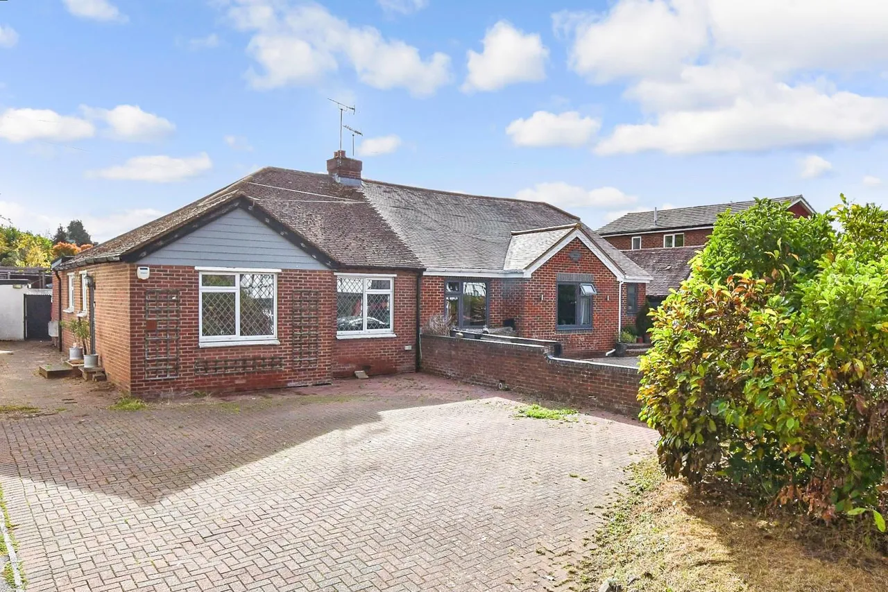 3 bed house for sale, Loose Road, Loose, ME15