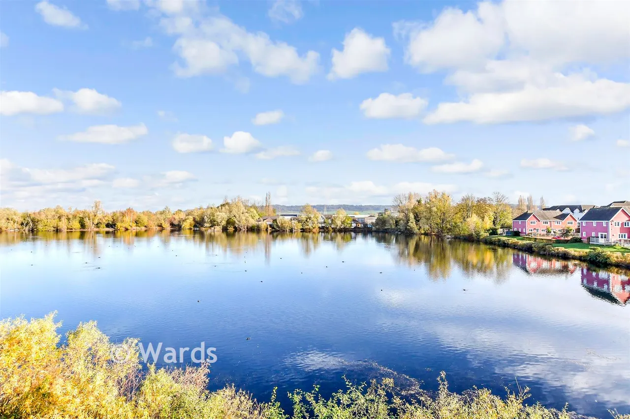 The Lakes, Larkfield, ME20, photo 2