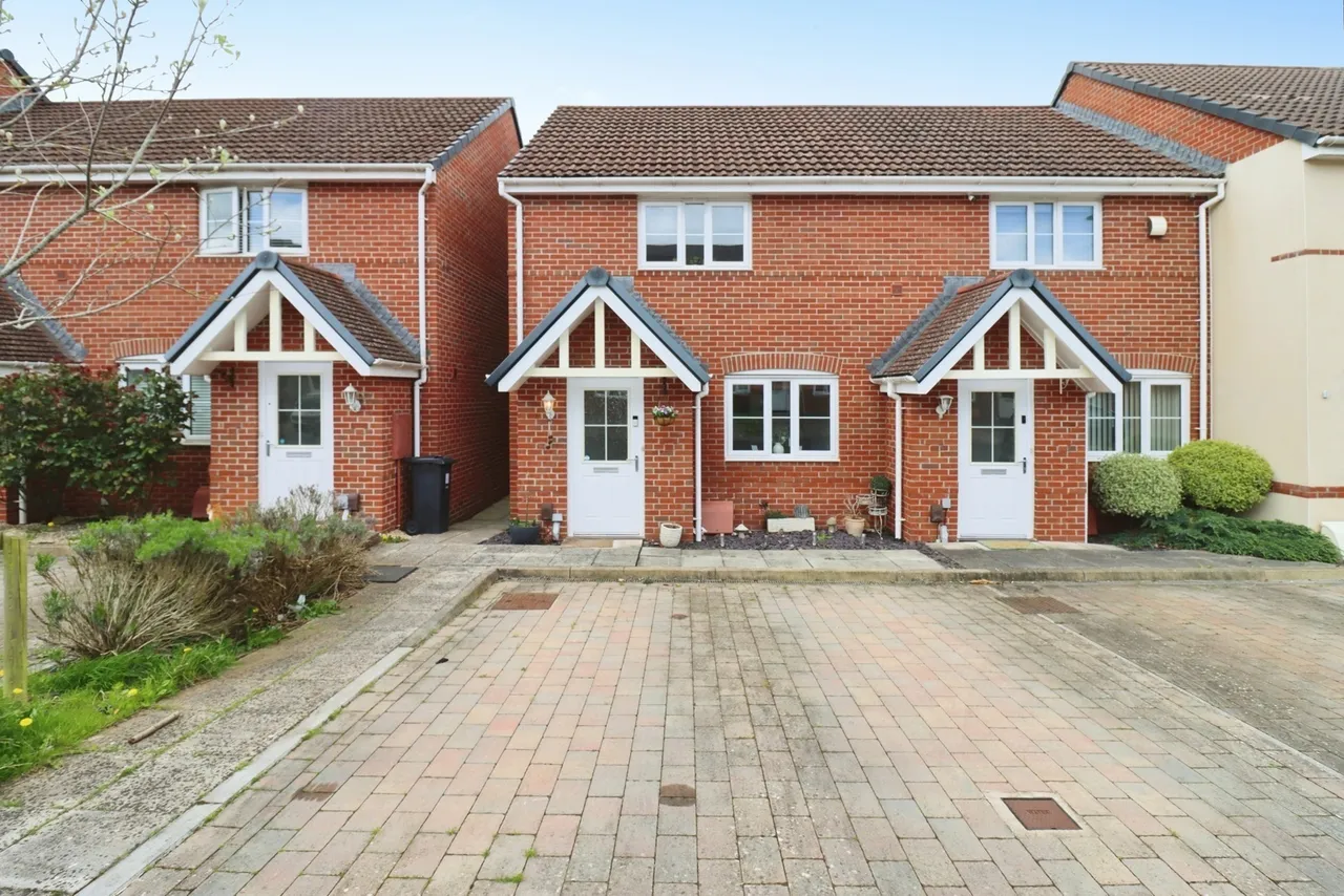 2 bed house for sale — Buckthorn Court, Yate, Bristol, BS37