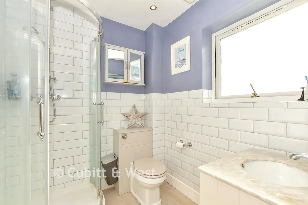 Walwyn Close, PO20, photo 8