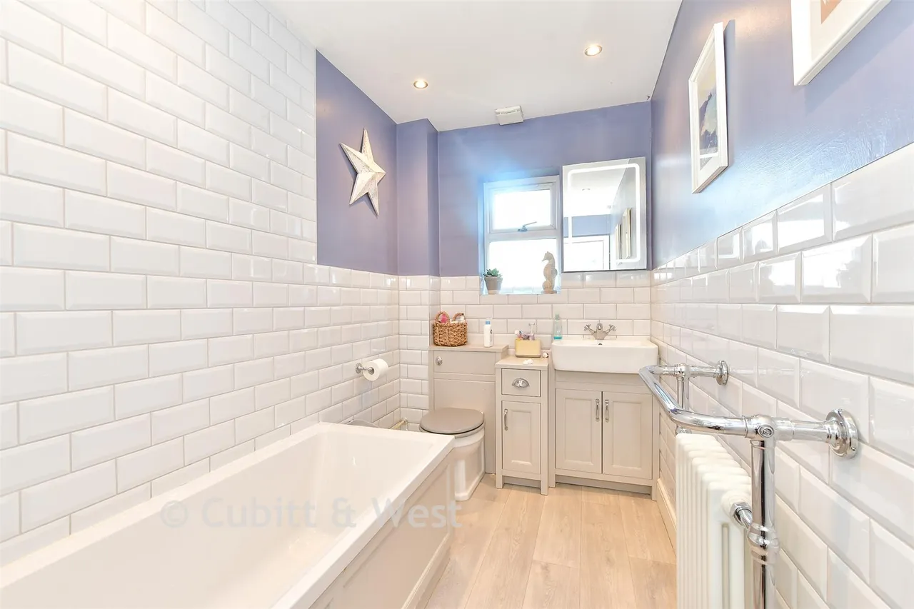 Walwyn Close, PO20, photo 12