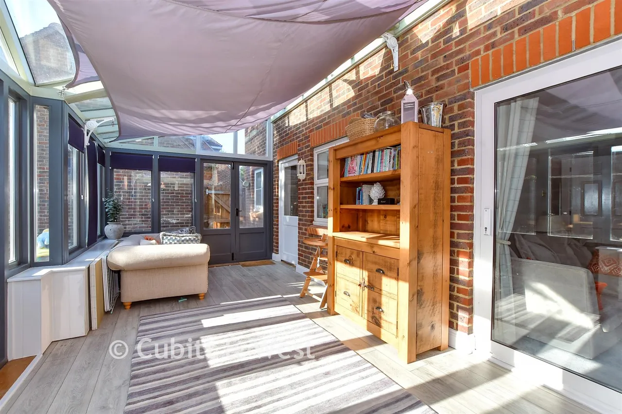 Walwyn Close, PO20, photo 13