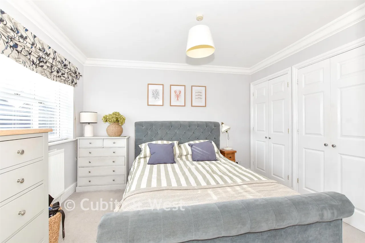Walwyn Close, PO20, photo 7