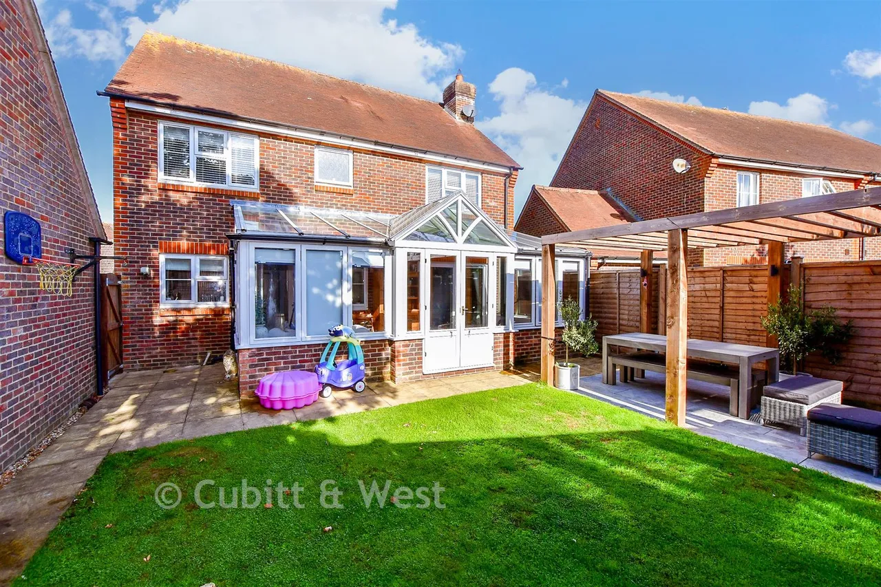 Walwyn Close, PO20, photo 6