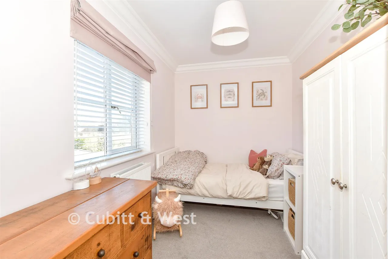 Walwyn Close, PO20, photo 10
