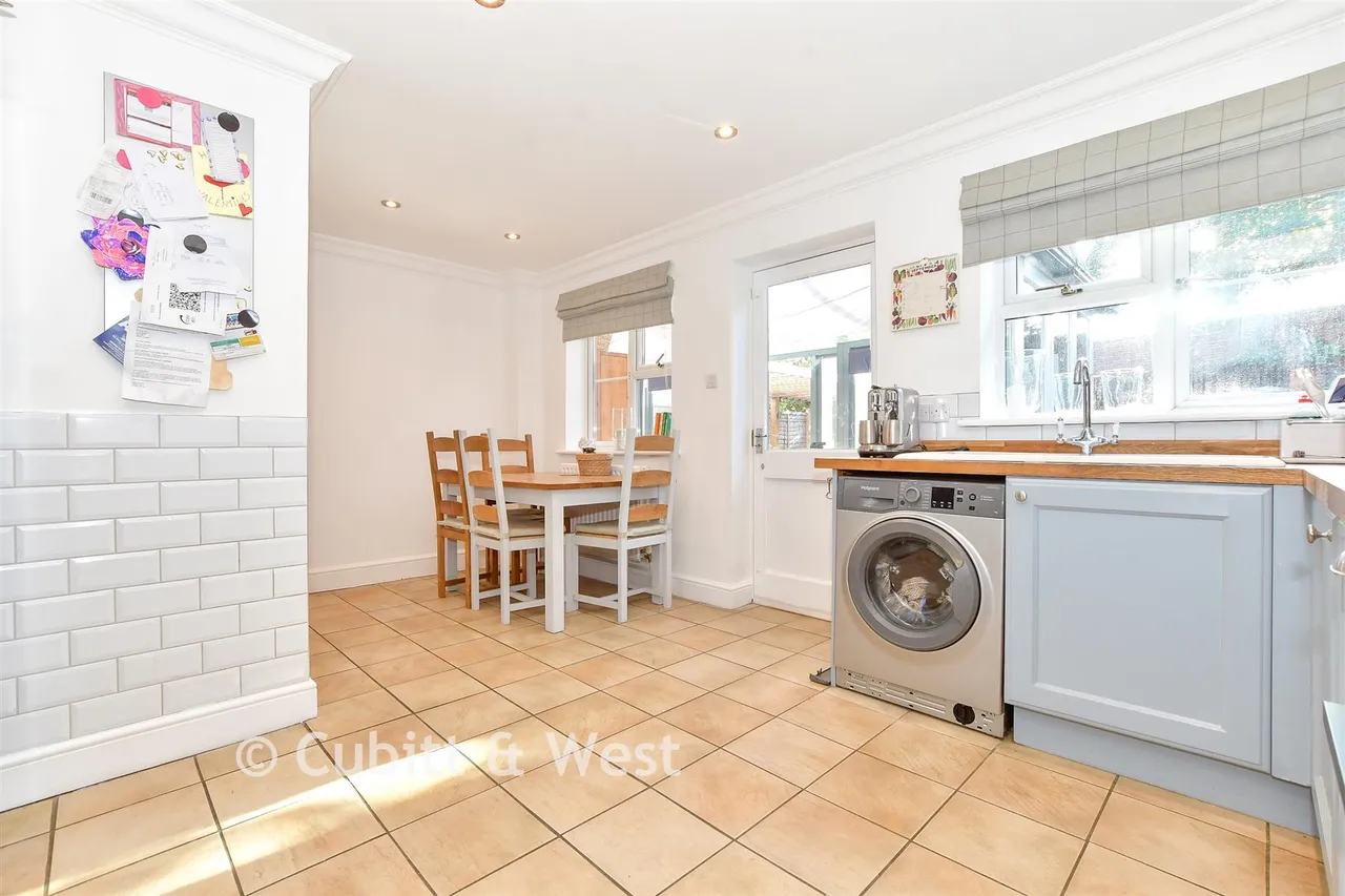 Walwyn Close, PO20, photo 5