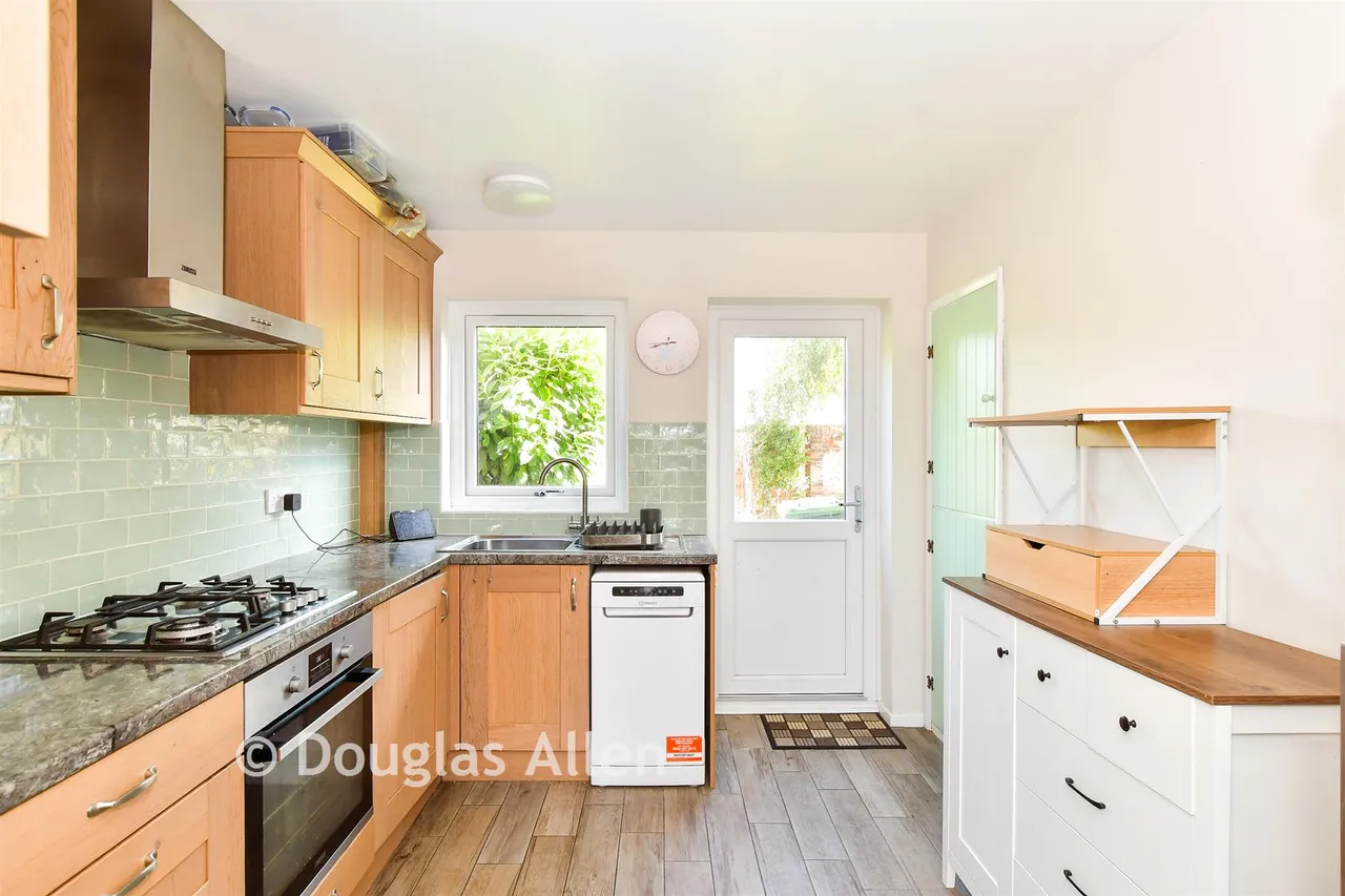 Royal Oak Drive, Wickford, SS11, photo 2