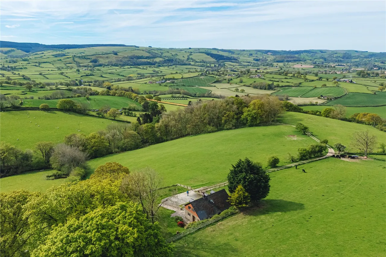 Kerry, Newtown, Powys, SY16 4NA, photo 31