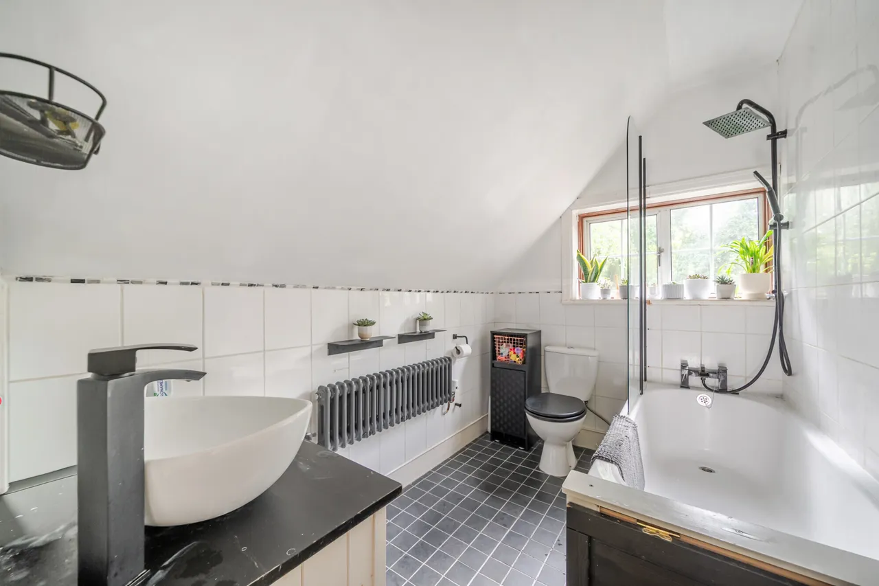 Woodlands Lane, HASLEMERE, GU27, photo 11