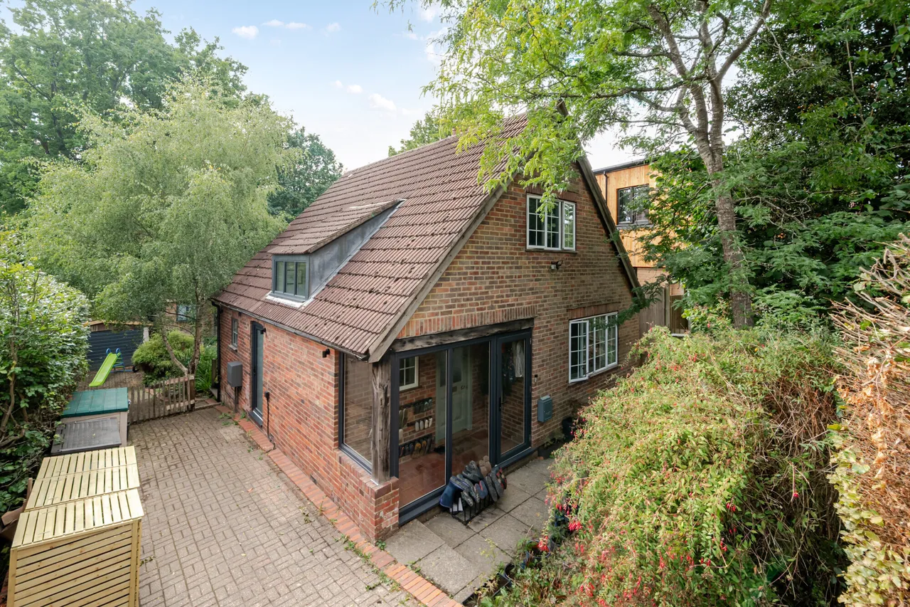 2 bed house for sale — Woodlands Lane, HASLEMERE, GU27