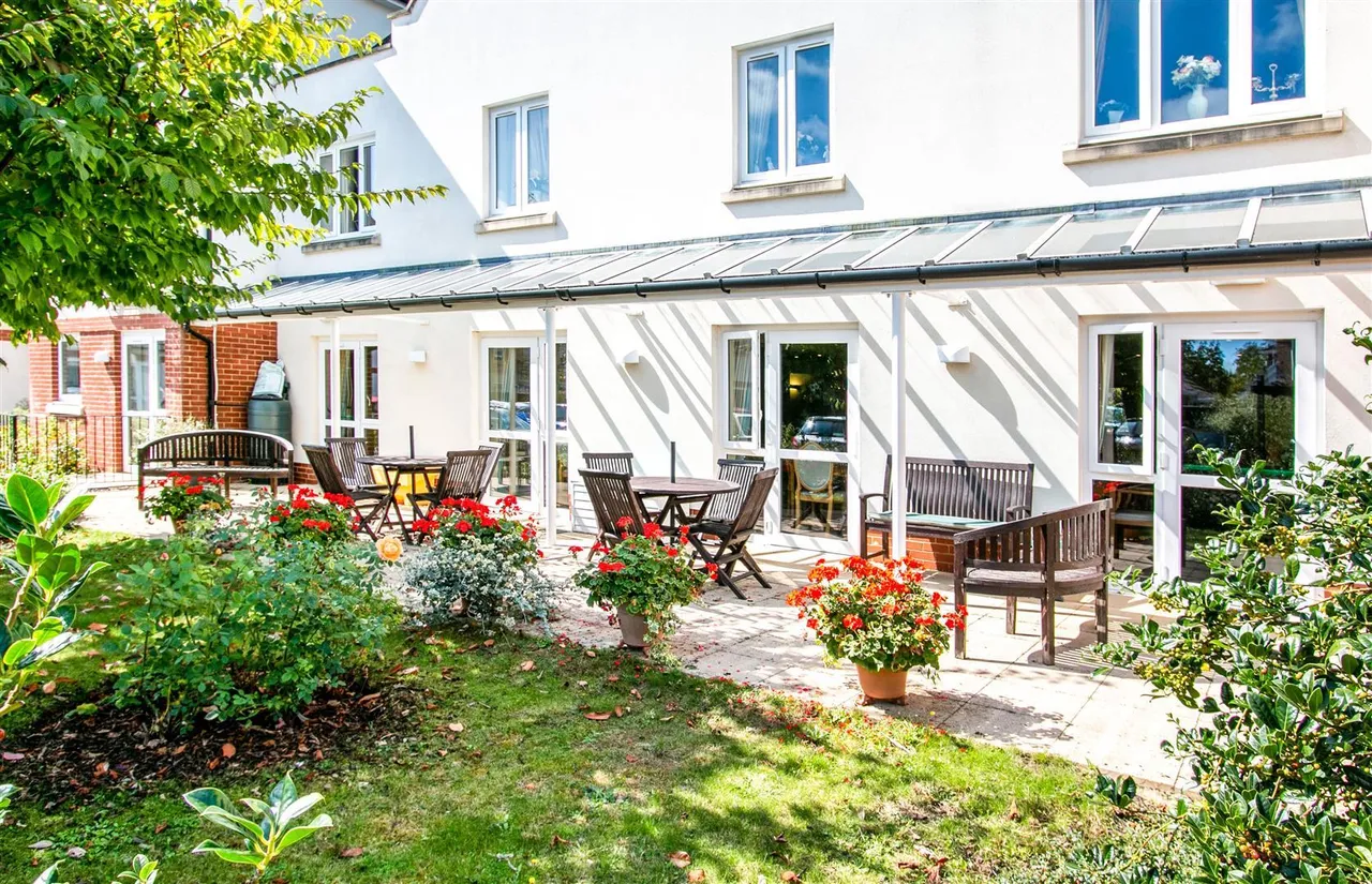 1 bed flat for sale, Avenue Road, Lymington, SO41
