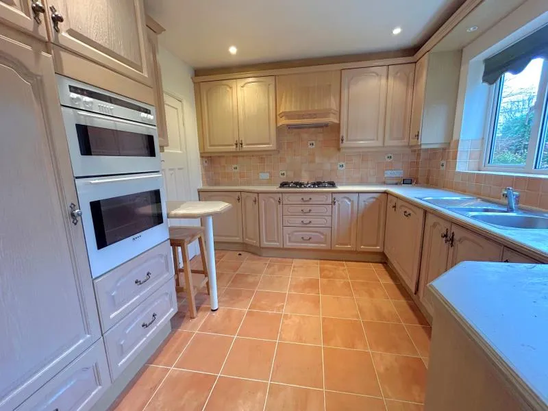 Waldens Park Road, Woking, GU21, photo 2